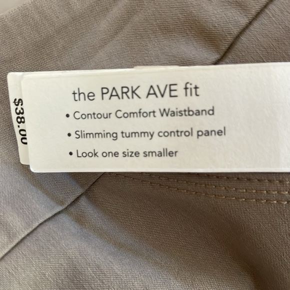 NWT Westbound Woman khaki pants. “The PARK AVE fit” classic leg, size 22WR - Picture 8 of 11